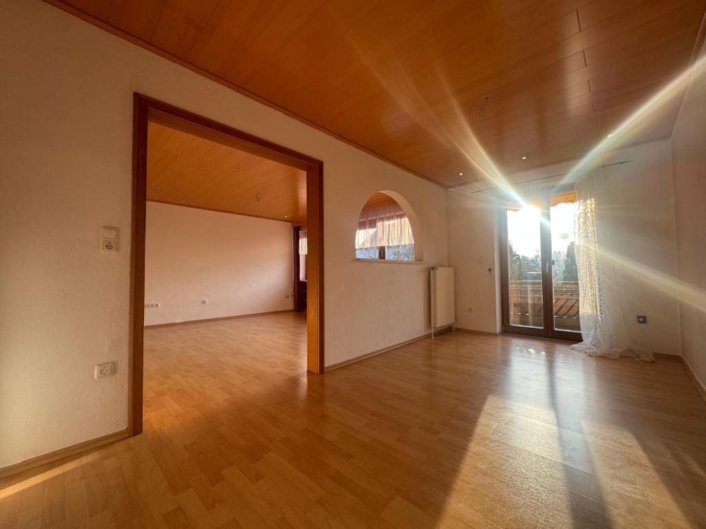 Charmante 3,5-Zimmer-Wohnung mit Balkon und Stellplatz zu vermieten - Photo 1