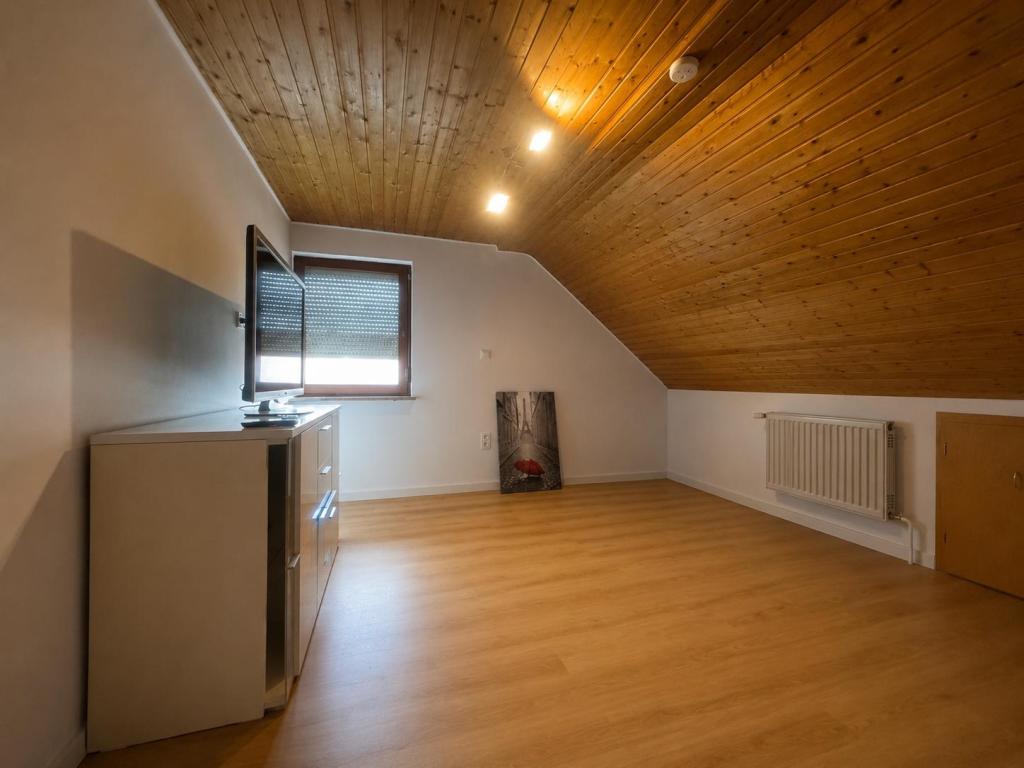 Renovierte 2-Zimmer-Dachgeschosswohnung in Neuenmarkt - Foto 5