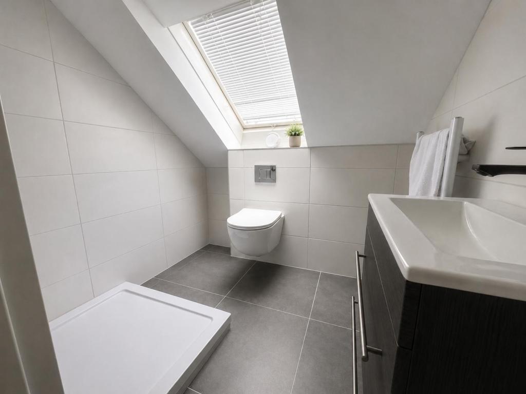 Renovierte 2-Zimmer-Dachgeschosswohnung in Neuenmarkt - Foto 4
