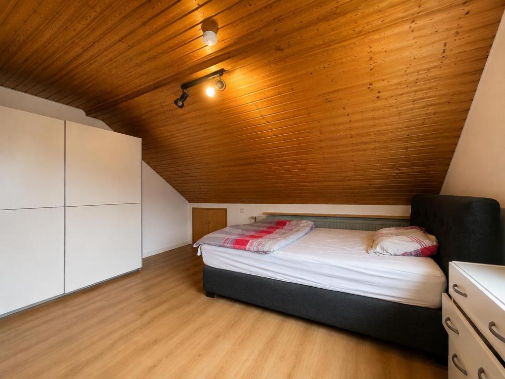 Renovierte 2-Zimmer-Dachgeschosswohnung in Neuenmarkt - Foto 2