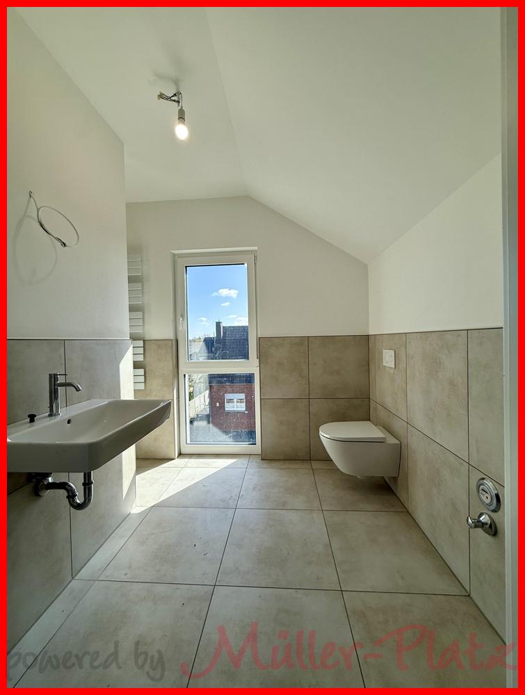 Großzügige & moderne Maisonettewohnung: 5 Zimmer, Einbauküche und ein großer Balkon! - Photo 3