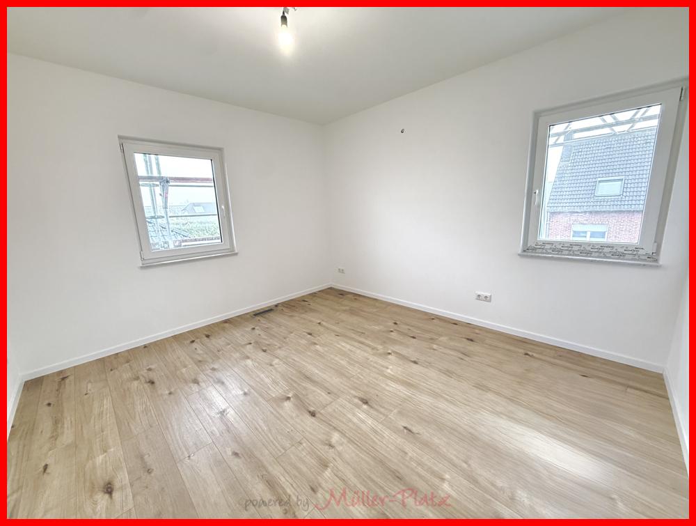 Großzügige & moderne Maisonettewohnung: 5 Zimmer, Einbauküche und ein großer Balkon! - Photo 2