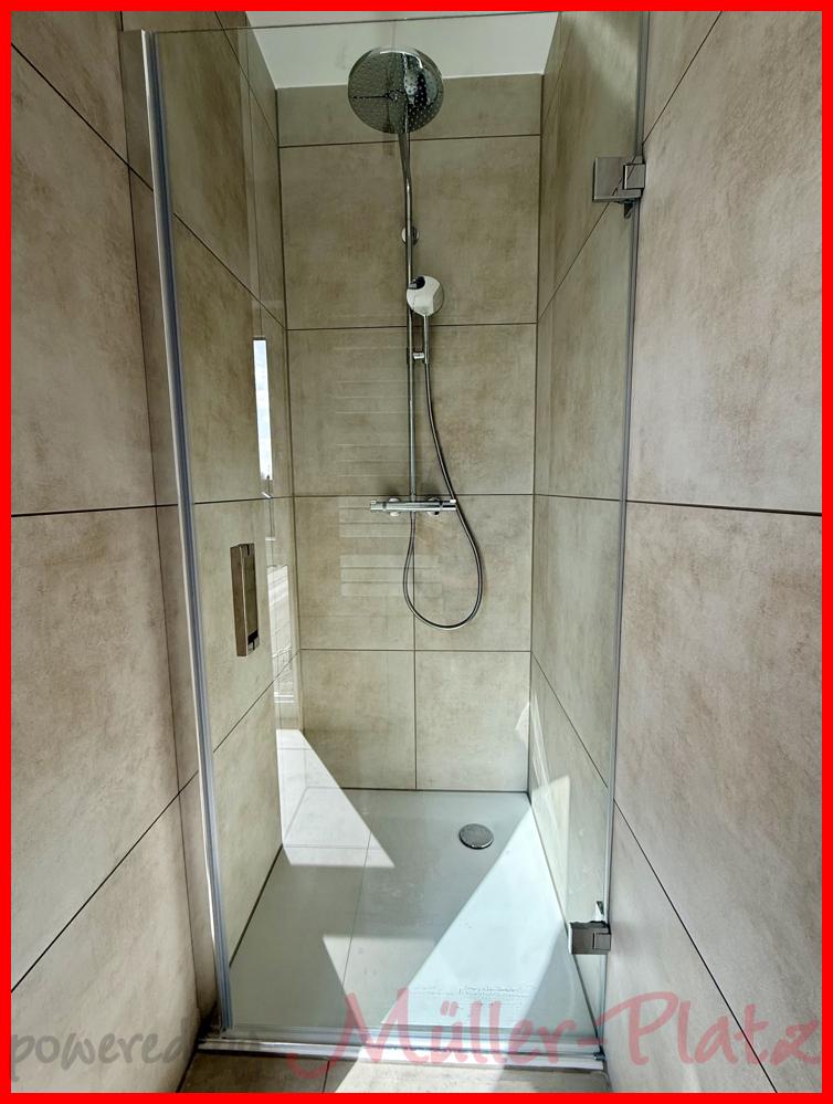Lichtdurchflutete und vollklimatisierte Maisonettewohnung: Moderne Einbauküche, Balkon und Garage! - Photo 4
