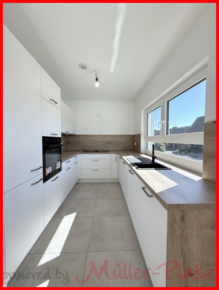 Lichtdurchflutete und vollklimatisierte Maisonettewohnung: Moderne Einbauküche, Balkon und Garage! - Photo 3