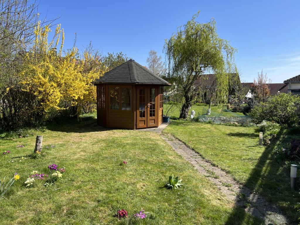 Garten mit Gartenhaus