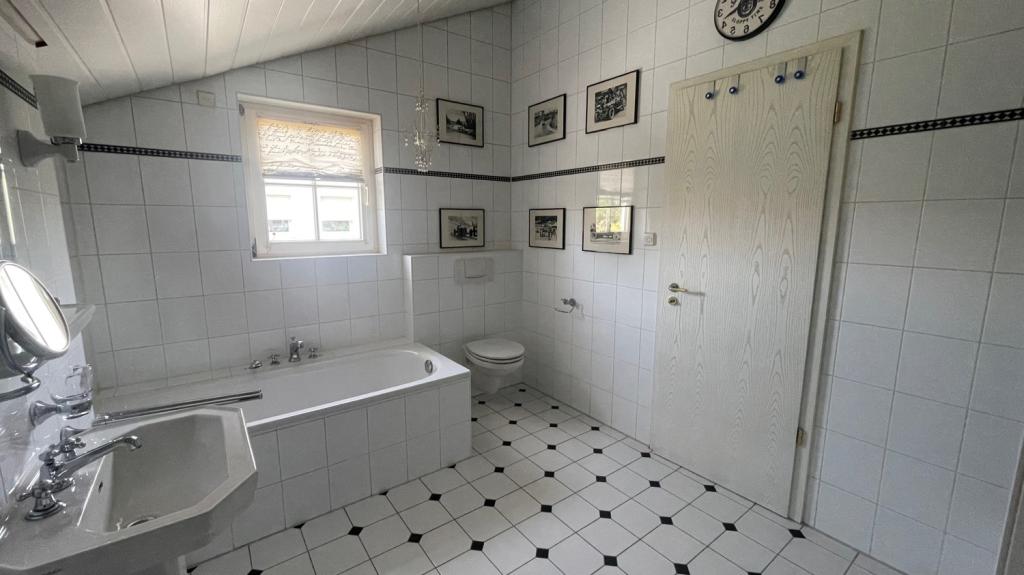 OG: Badezimmer