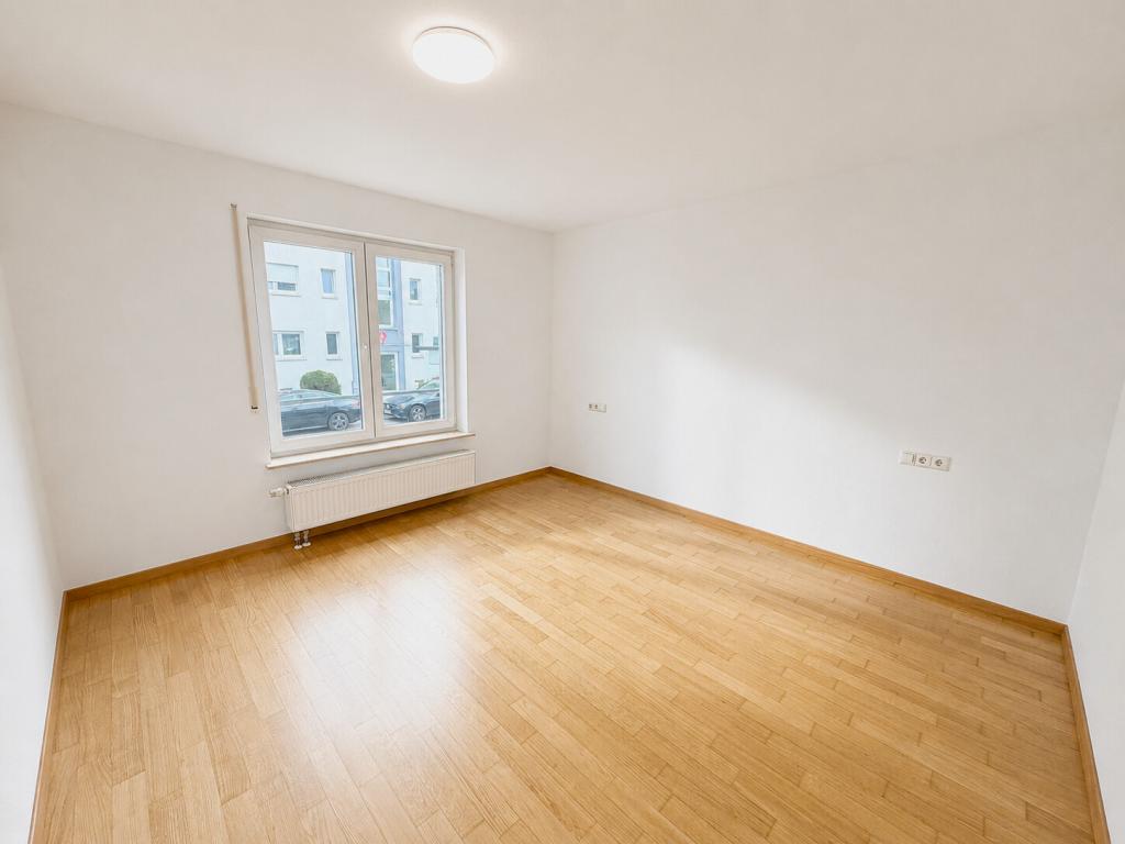 Lichtdurchflutetes Wohngefühl: 2-Zimmer-Wohnung in guter Lage mit überdachtem Balkon - Photo 2