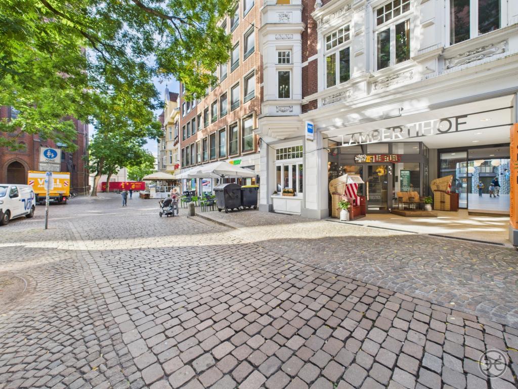 CAM05560G0-PR0015-STILL024