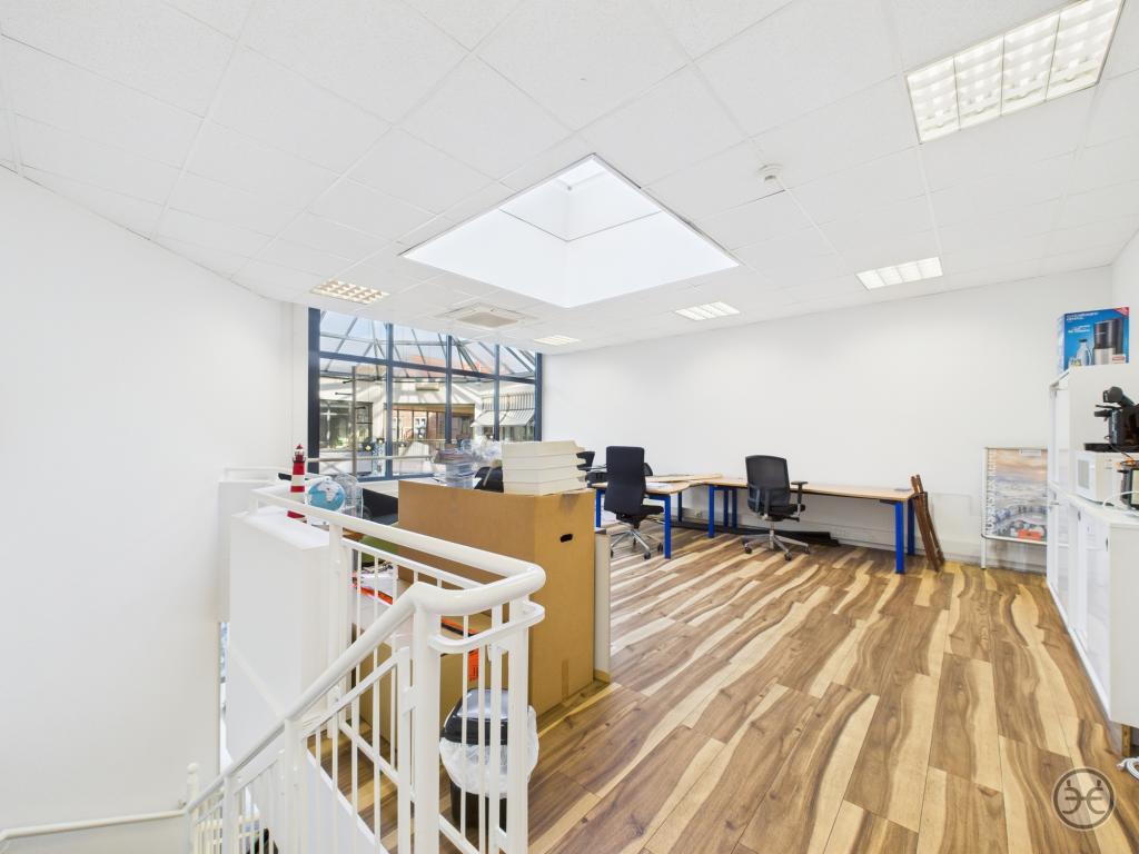 CAM05560G0-PR0015-STILL010