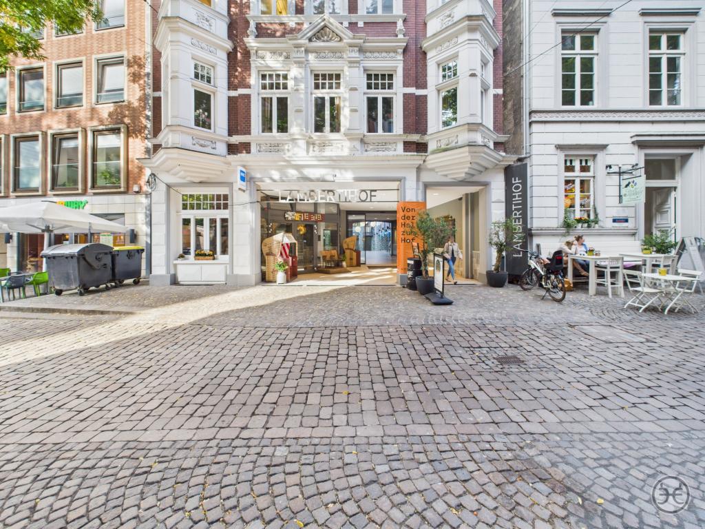 CAM05560G0-PR0015-STILL023