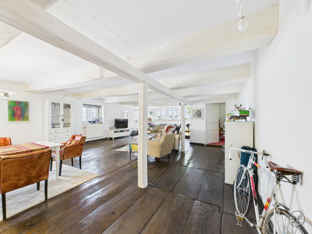 CAM05560G0-PR0025-STILL019