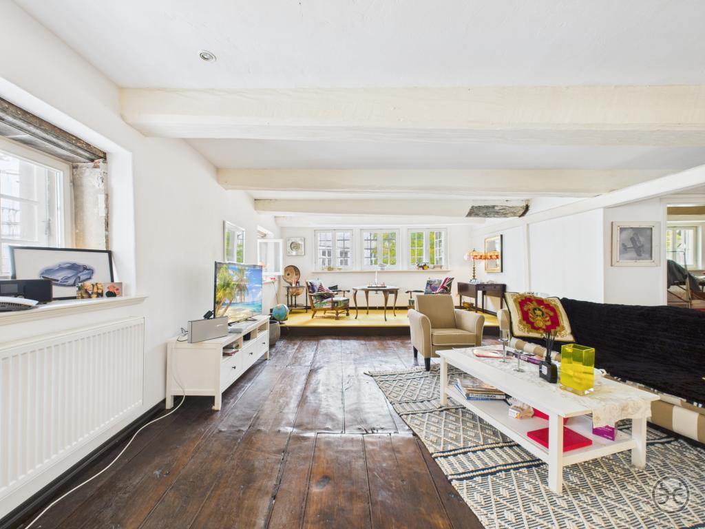 CAM05560G0-PR0025-STILL003