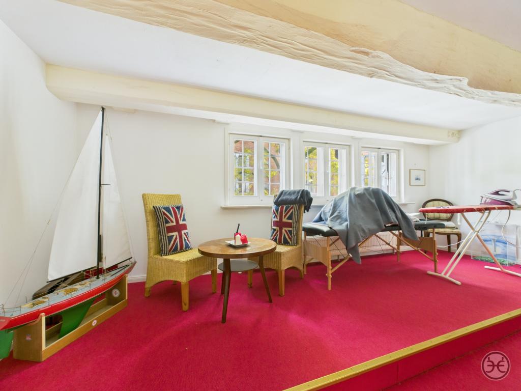 CAM05560G0-PR0025-STILL020