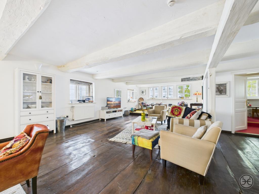 CAM05560G0-PR0025-STILL002