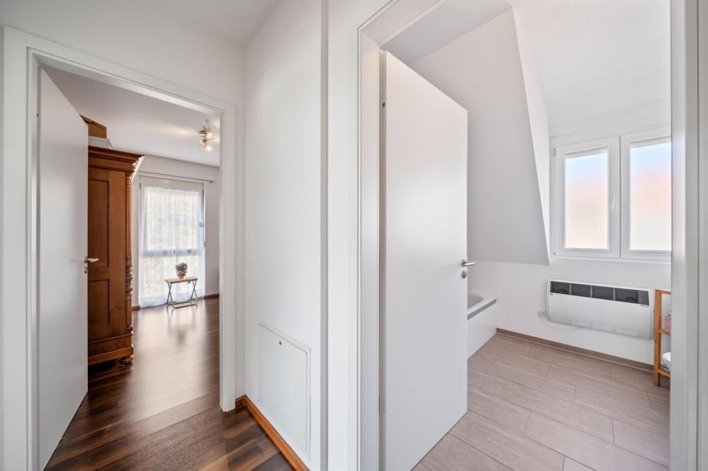 Flur zum Schlafzimmer und Bad im DG