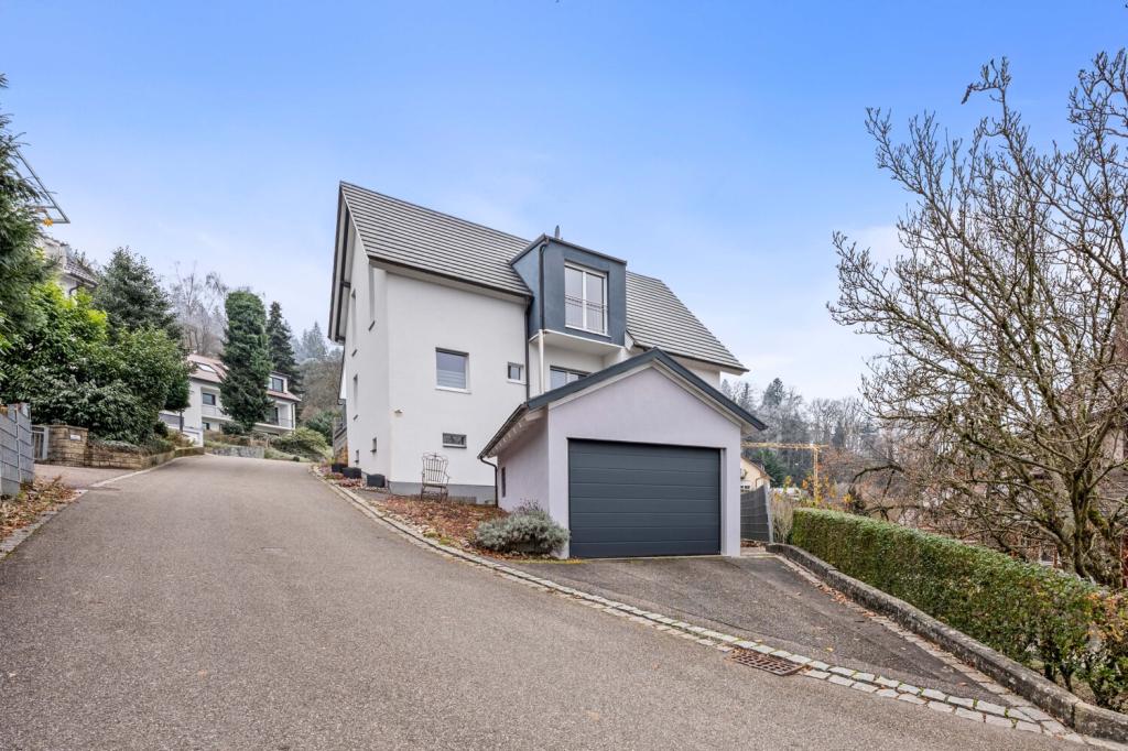 Wohnhaus mit Einliegerwohnung