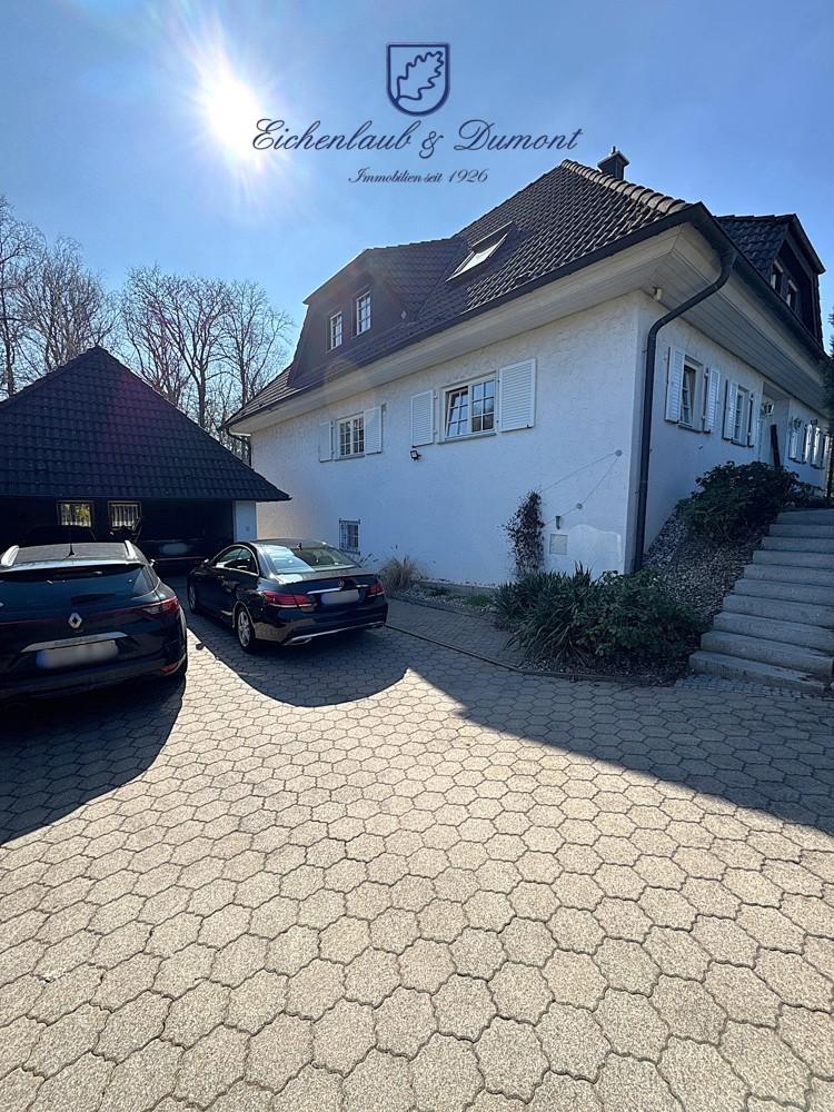 Garage + 4 Stellplätze