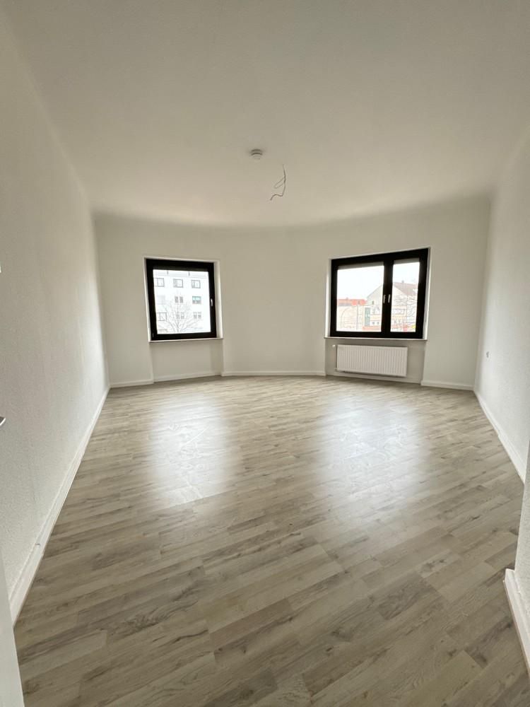 Helle renovierte 4-ZKB Wohnung mit Balkon in verkehrsgünstiger Lage - Foto 2