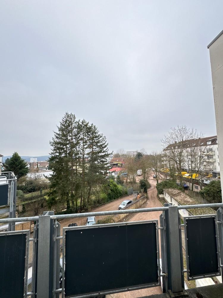 Helle renovierte 4-ZKB Wohnung mit Balkon in verkehrsgünstiger Lage - Photo 1
