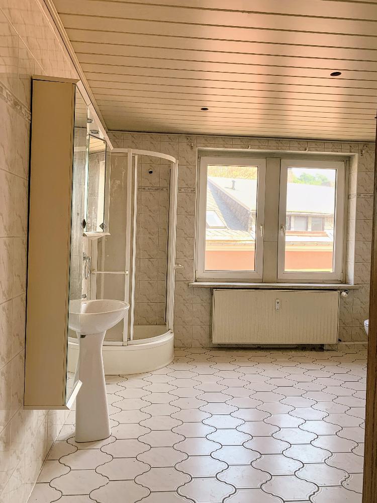 Günstige 3-Zimmer-Wohnung in zentraler Lage von Markneukirchen: Ideal für Handwerker und Visionäre! - Foto 3