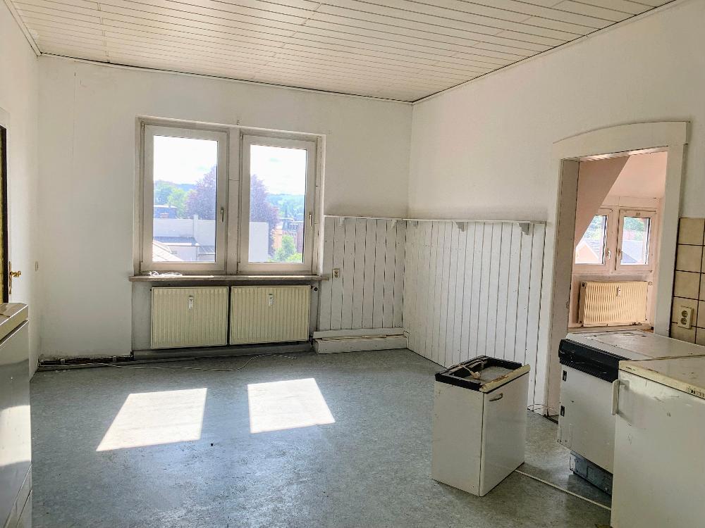 Günstige 3-Zimmer-Wohnung in zentraler Lage von Markneukirchen: Ideal für Handwerker und Visionäre! - Foto 1