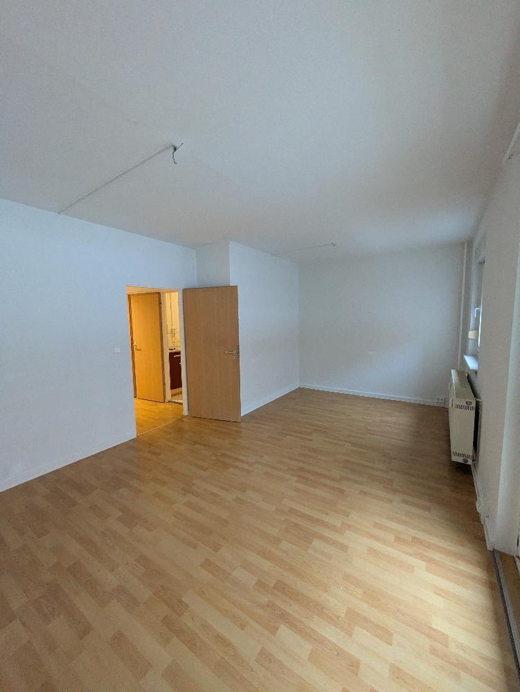 Gepflegte 2-Zimmer-Wohnung im Erdgeschoss mit Einbauküche (EBK) - Photo 3