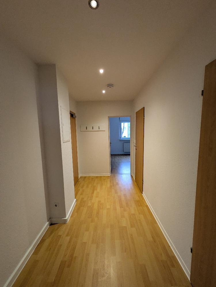 Gepflegte 2-Zimmer-Wohnung im Erdgeschoss mit Einbauküche (EBK) - Photo 1