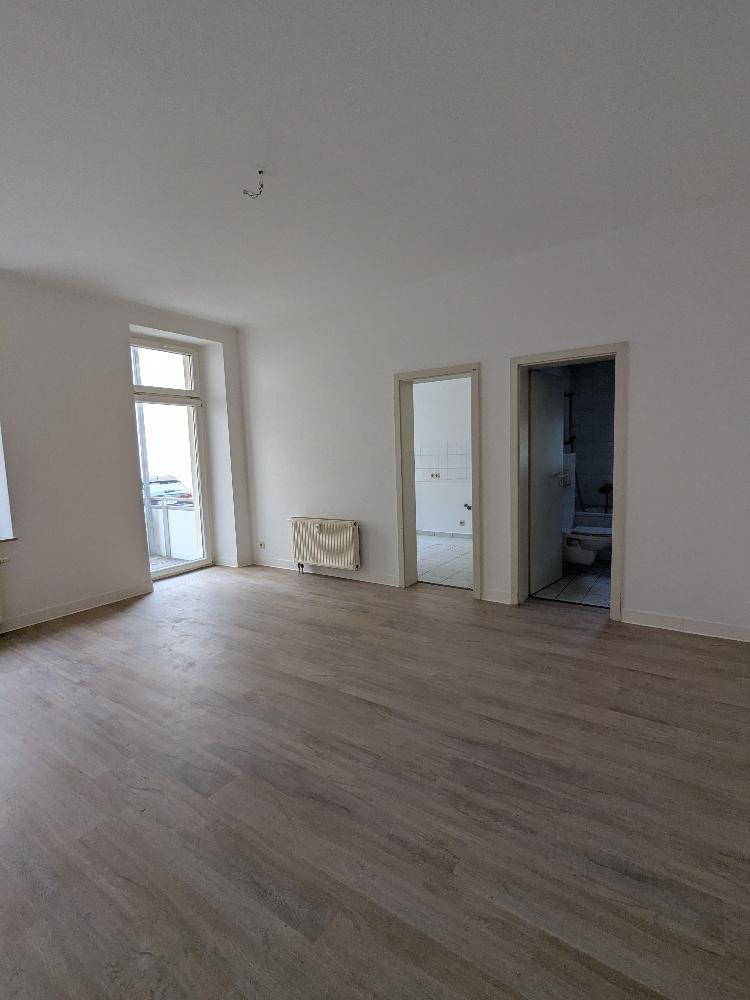 AKTION! 1 Monat Kaltmietfrei - großzügige 1-Raum Wohnung mit Balkon im Erdgeschoss - Photo 4