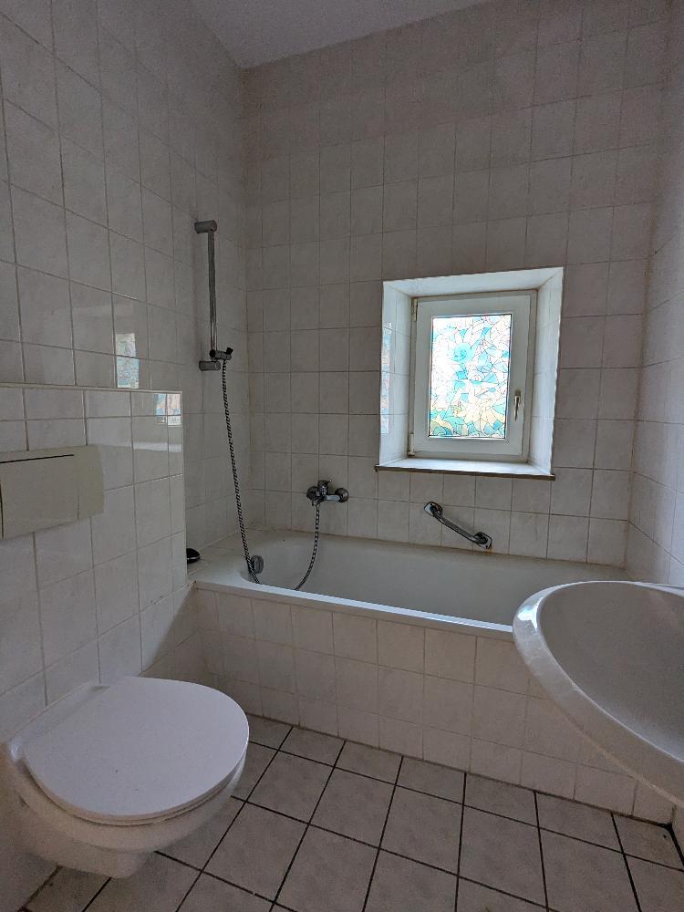 AKTION! 1 Monat Kaltmietfrei - großzügige 1-Raum Wohnung mit Balkon im Erdgeschoss - Photo 1