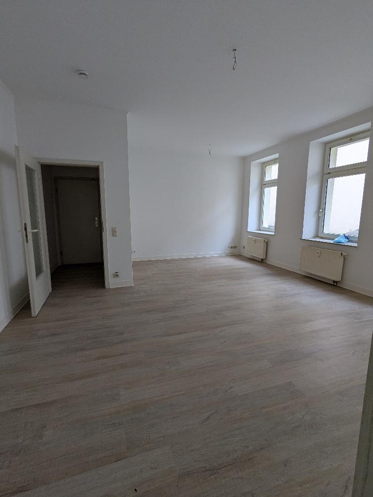 AKTION! 1 Monat Kaltmietfrei - großzügige 1-Raum Wohnung mit Balkon im Erdgeschoss - Photo 2