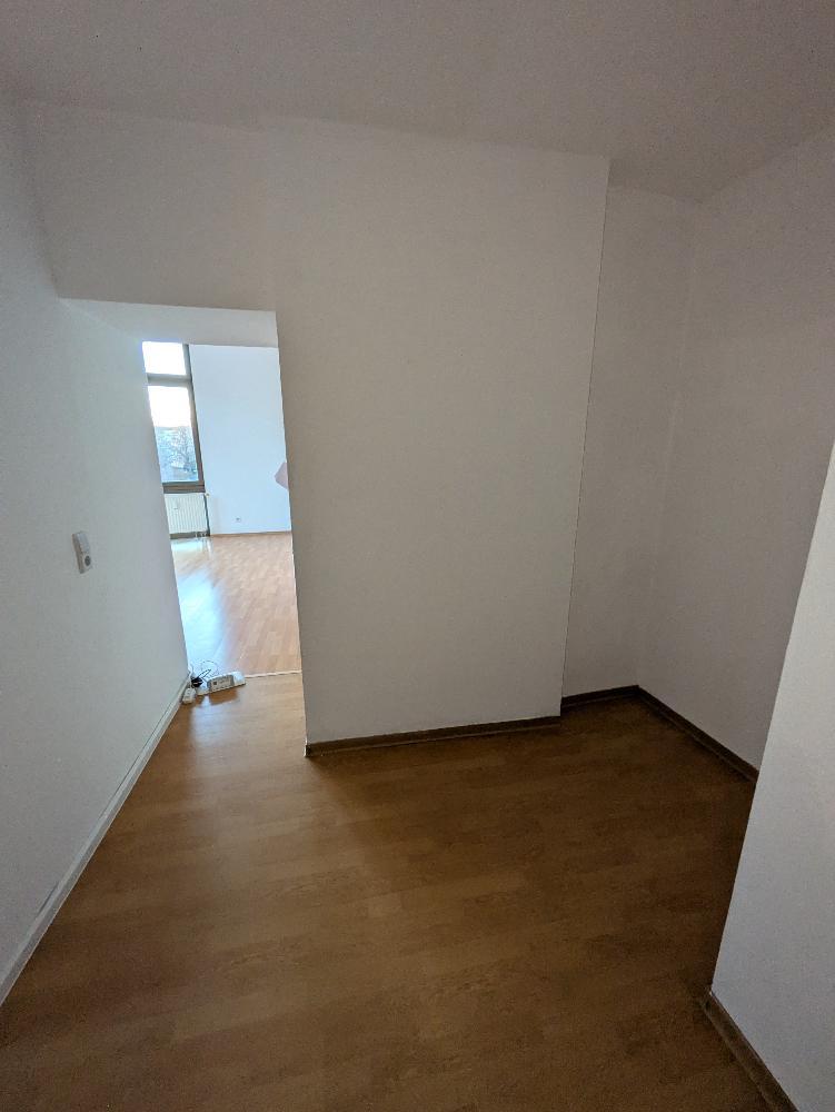 3-Raum-Wohnung mit beeindruckendem Panoramafenster - Photo 2