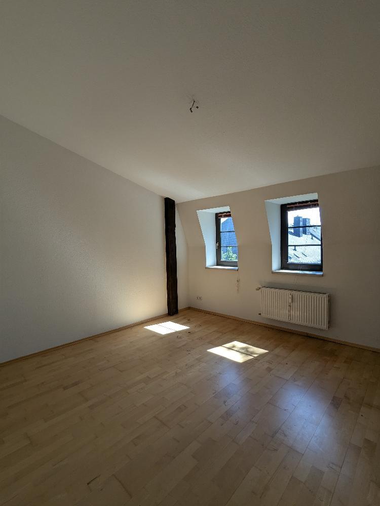 Exklusive Dachgeschosswohnung am Schloßteich – Stilvoll Wohnen in Chemnitz - Photo 2