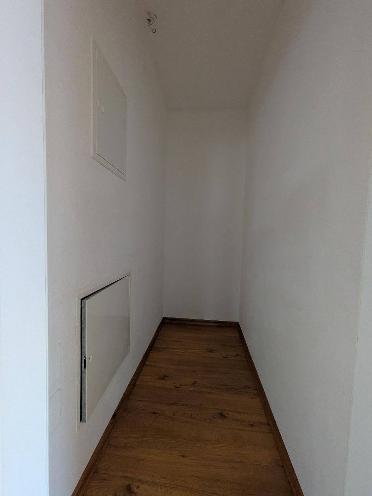 Helle 2-Raum-Wohnung mit Balkon, Badewanne & Abstellraum – frisch renoviert in Burkhardtsdorf - Photo 5