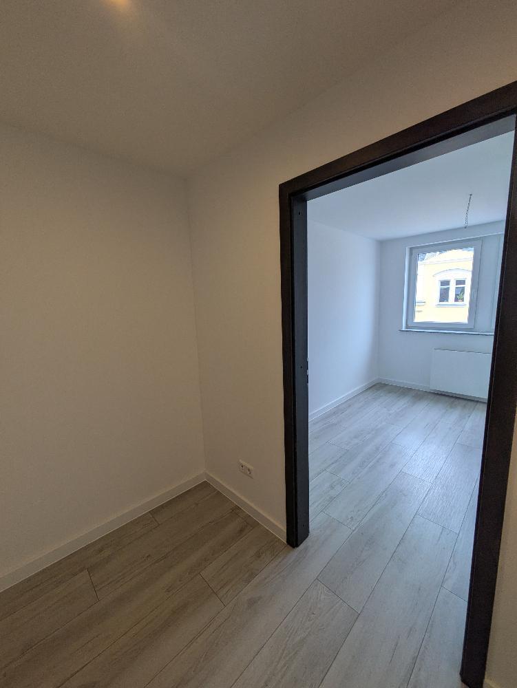 Erstbezug nach Kernsanierung | Stilvolle 3-Raum-DG-Wohnung mit Aufzug & Balkon & Stellplatz in Chemnitz-Sonnenberg - Photo 3