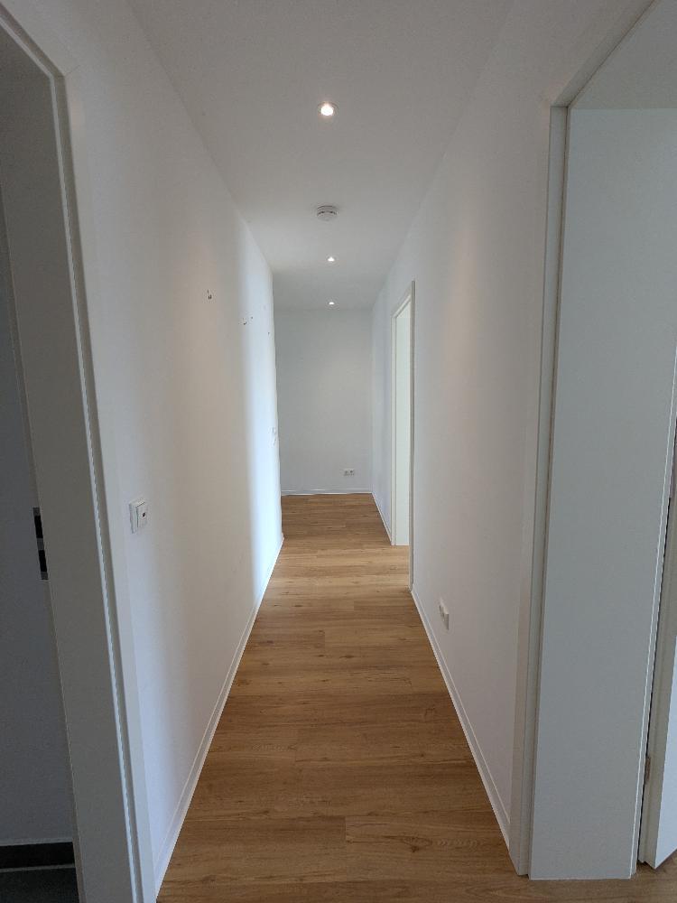 Frisch renovierte 2-Raum Wohnung mit Einbauküche & OPTIONAL Stellplatz - Photo 1