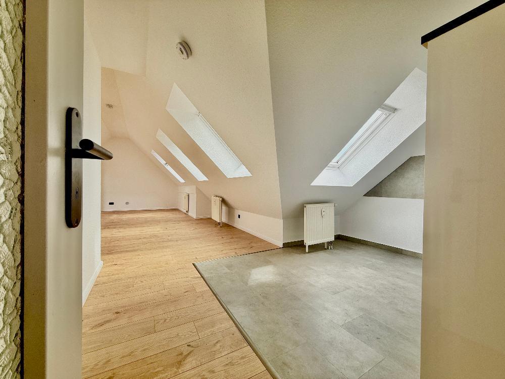 Modernisierte 1-Raum-Dachgeschosswohnung mit Einbauküche in ruhiger Lage von Leipzig-Liebertwolkwitz - Foto 1
