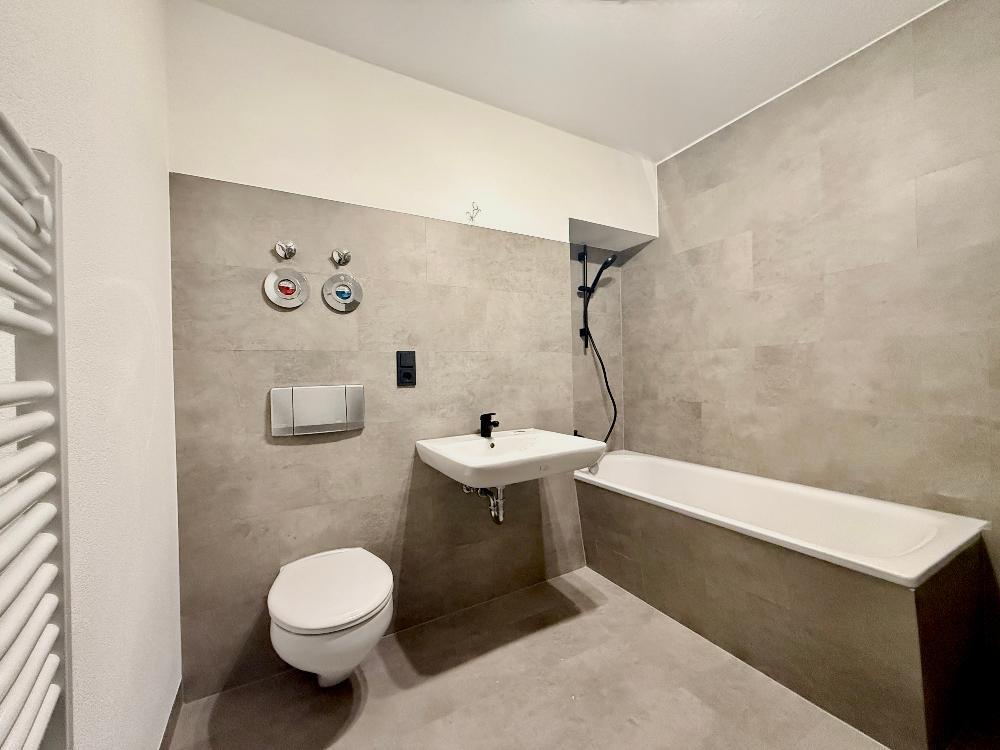 Modernisierte 1-Raum-Dachgeschosswohnung mit Einbauküche in ruhiger Lage von Leipzig-Liebertwolkwitz - Photo 3