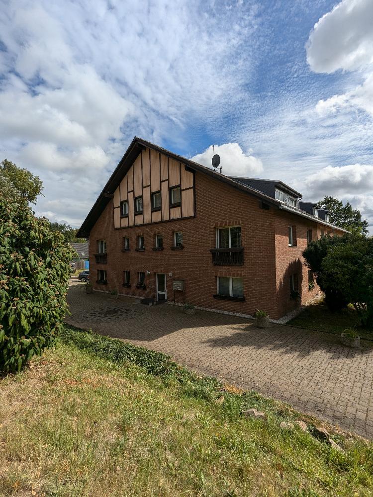 Ab Mai 2026 - Traumhafte Dachgeschosswohnung mit Einbauküche - 4-Raum-Wohnung mit großem Grundstück - Photo 4