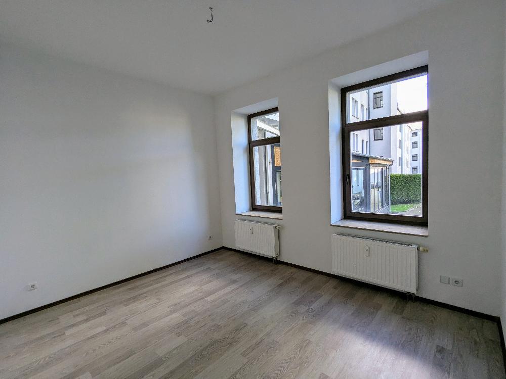 schicke 2 Raumwohnung in zentraler Lage mit Einbauküche & guter ÖPNV Anbindung - Photo 2
