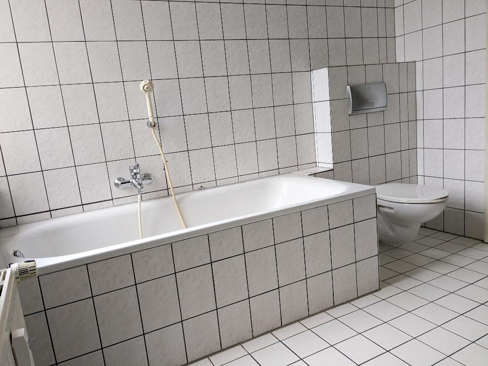 Helle 3 Raumwohnung, mit größzügigen Räumen und Badezimmer mit Taglicht - Photo 2