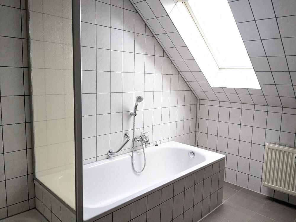 Schöne 3 Raum-Maisonette-Wohnung, mit großzügigen Räumen und Badezimmer mit Taglicht und Badewanne - Photo 5