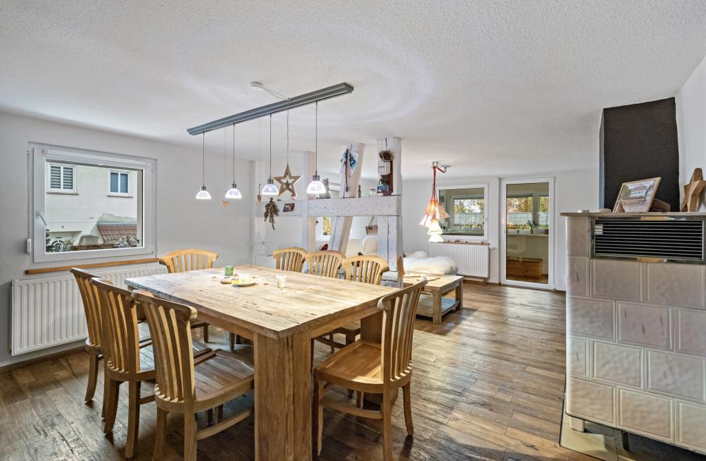 1. Stock Esszimmer u. Wohnzimmer