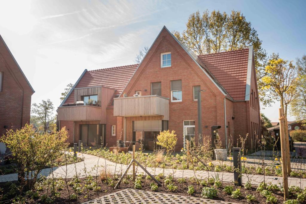 Moderne Erdgeschosswohnung mit Terrasse und nachhaltigem Energiekonzept - Foto 1
