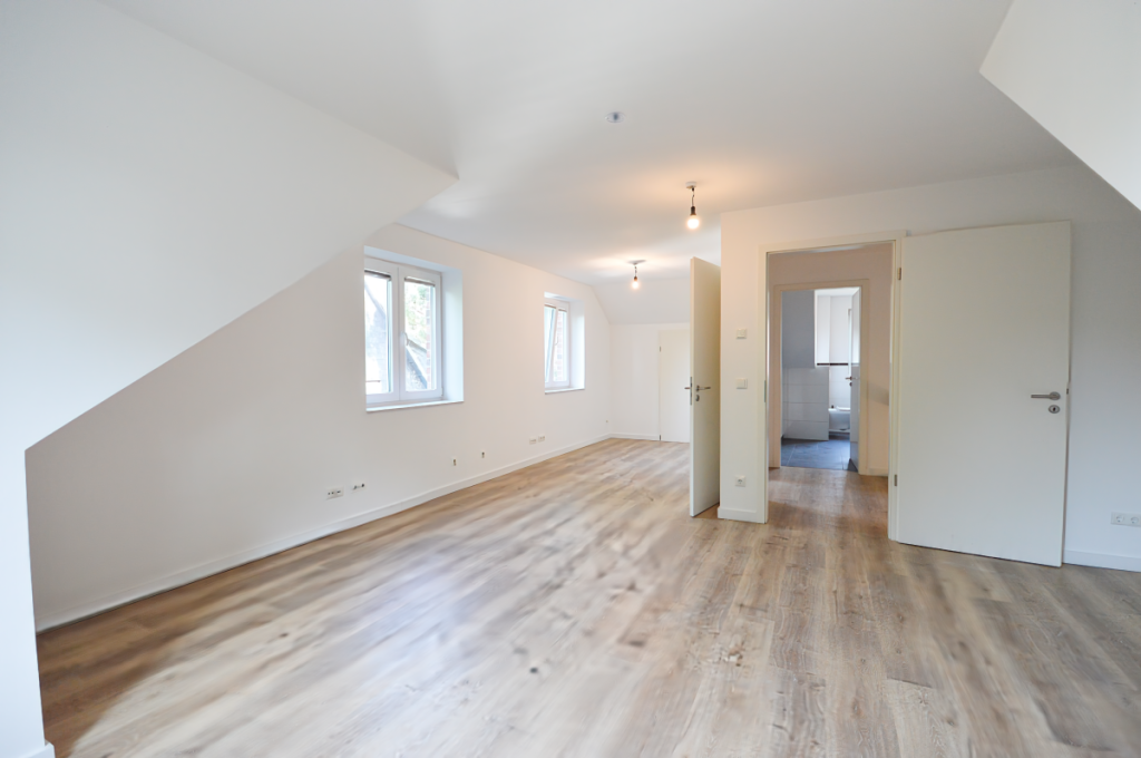 Studio mit Ankleide- und Bürobereich