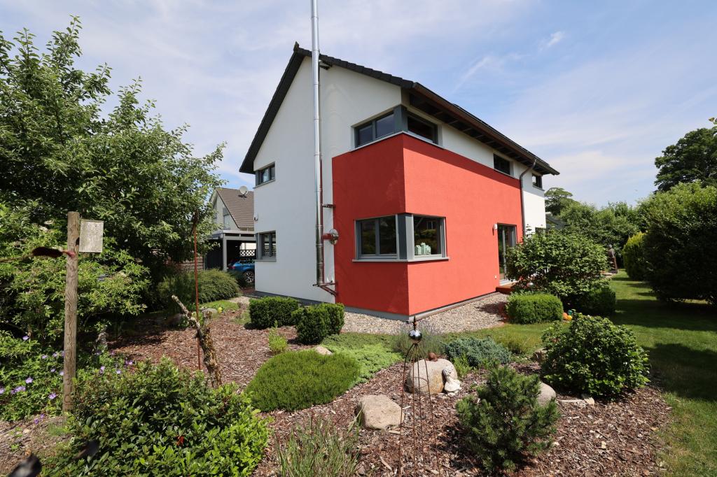 Stilvolles KfW-75-Haus mit Wintergarten in familienfreundlicher Lage