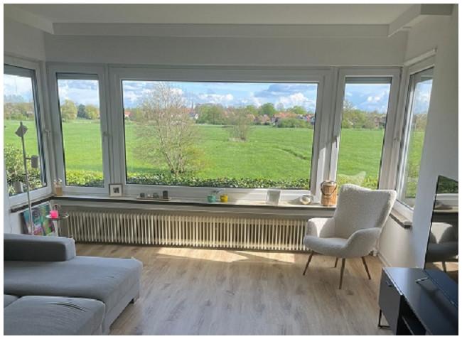 Wohnbereich mit Blick in die Schwingewiesen
