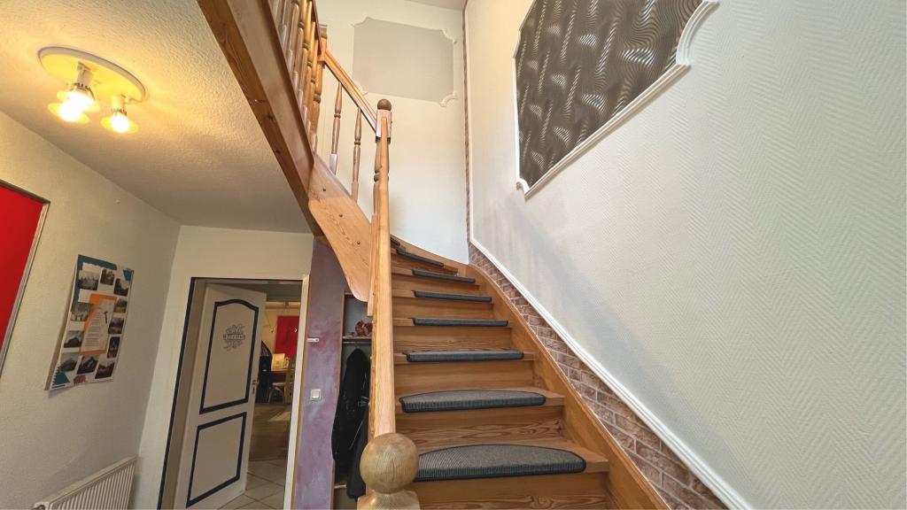 Treppe zur Eihliegerwhg.