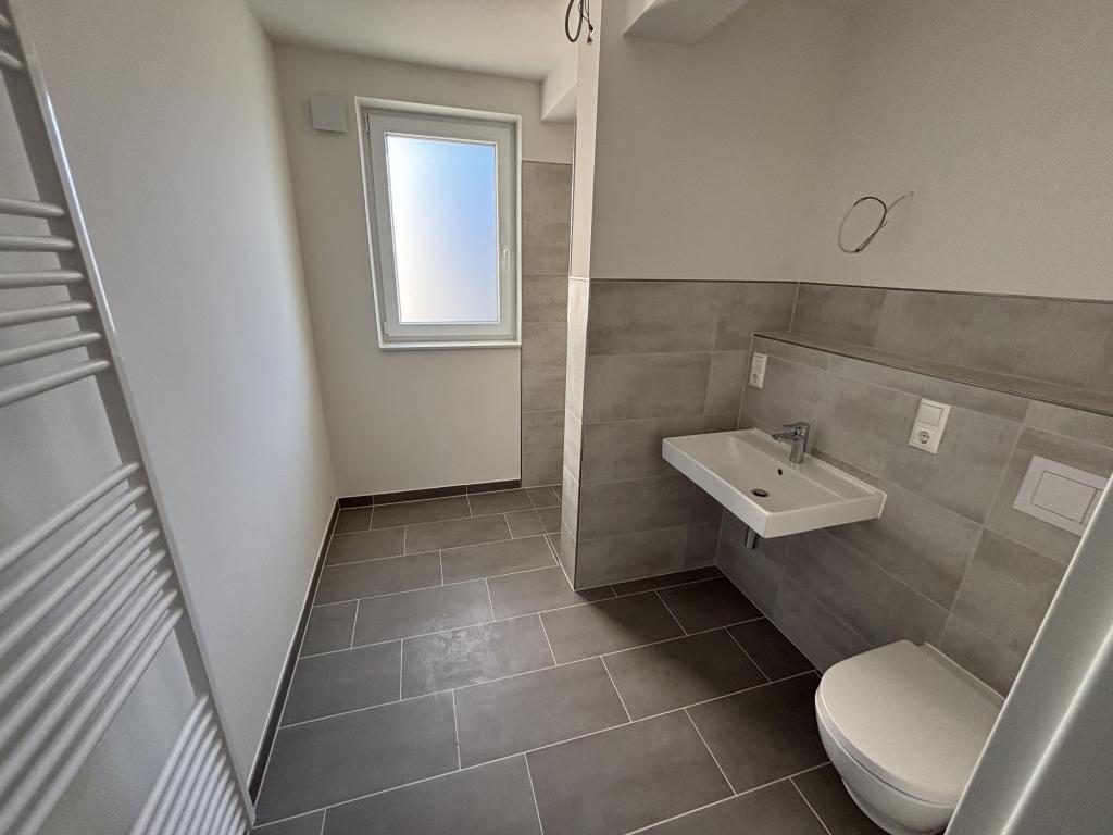 24067391-Beispiel Duschbad