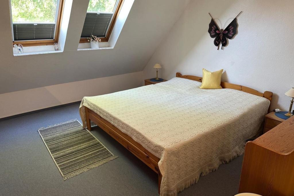 Schlafzimmer 1