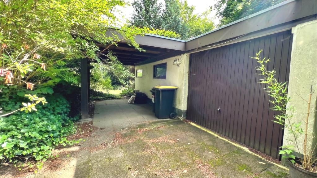 Garage mit Unterstand